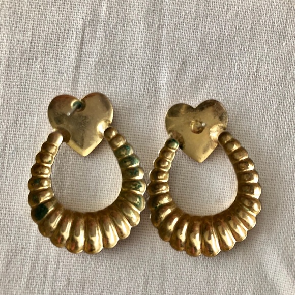 Vintage heart gold tone post pierced earrings - Picture 2 of 2